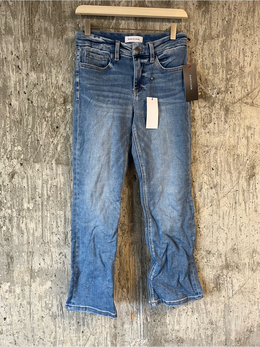DAILYLOOK Women's Straight Leg Jeans Size 26